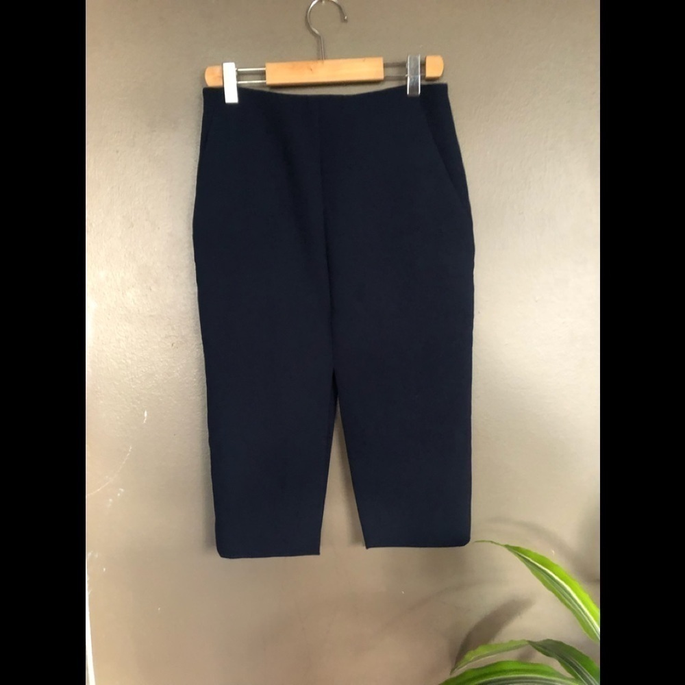 Navy blue Babaton skirt. - Picture 6 of 6
